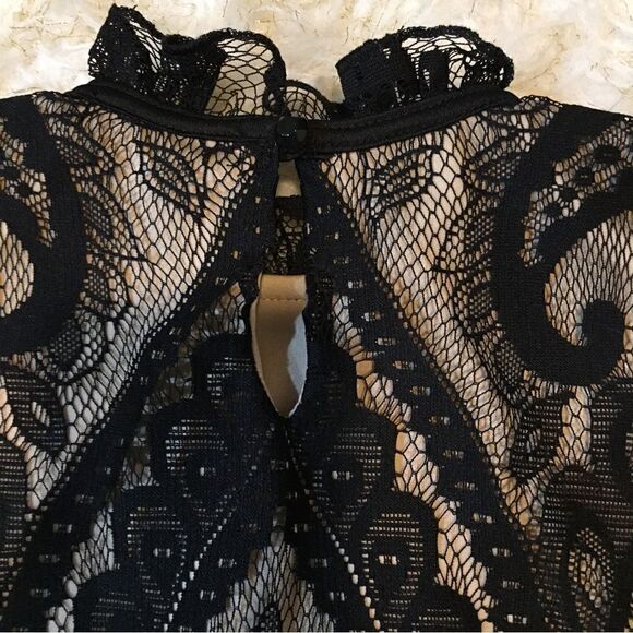 CURE Lace over nude, lace cap sleeve top - Picture 4 of 6